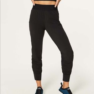 LULULEMON BOX IT OUT JOGGER